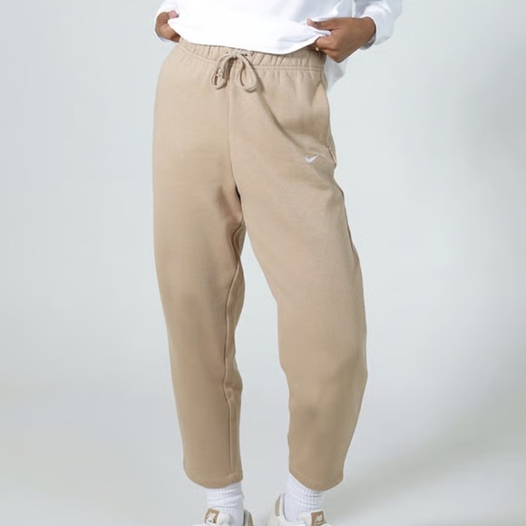 Nike Sportswear Essentials Fleece Curve Pants tan pockets sweatpants - Picture 1 of 11